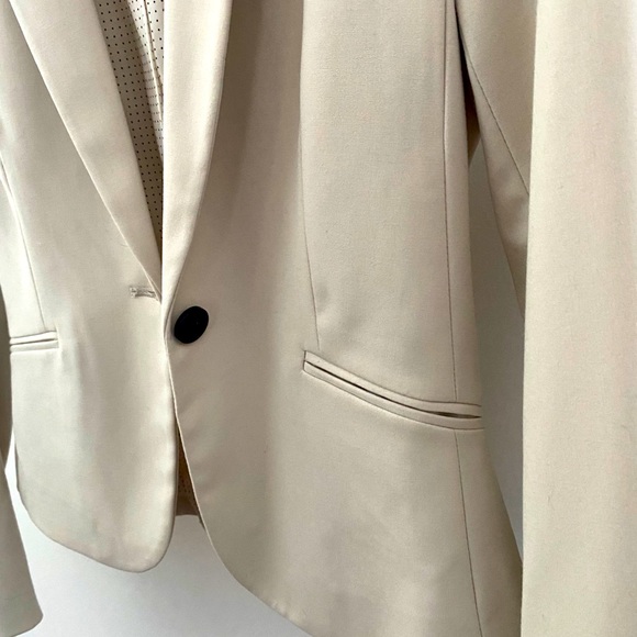 Crop Pearl Blazer - Picture 4 of 6